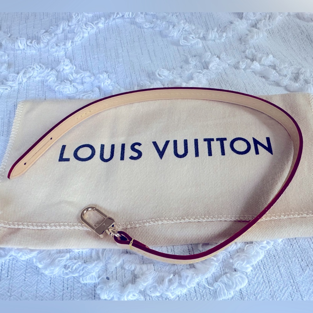 Price FIRM. NM NEW LV authentic strap for pochette accessories/w dustbag